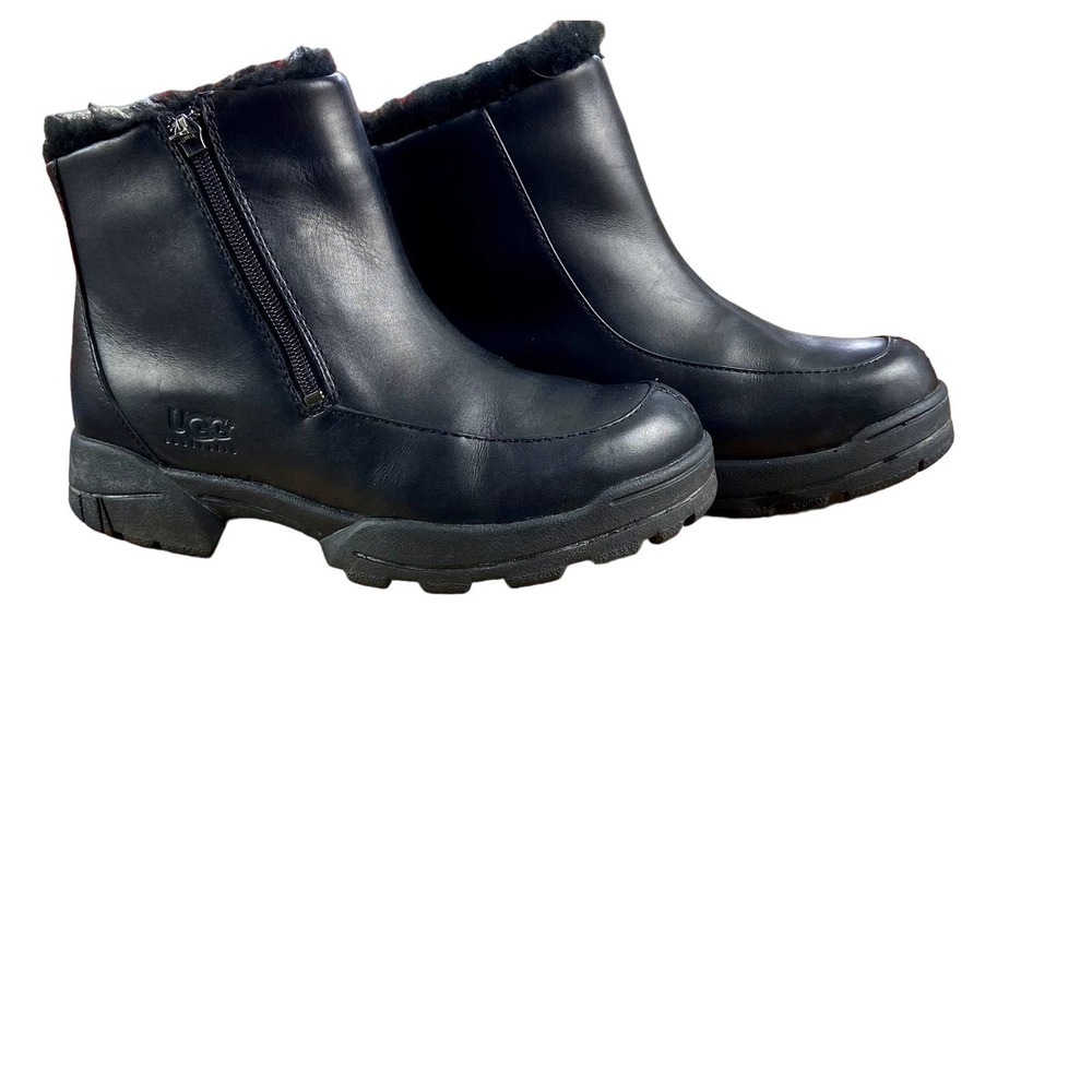 NIB UGG Moto 5150 unisex Black Leather Shearling Side Zip Ankle Boots US 10